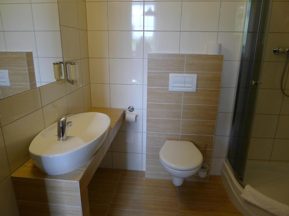 Dom Mlynarza Hotell Zukczyn Exteriör bild