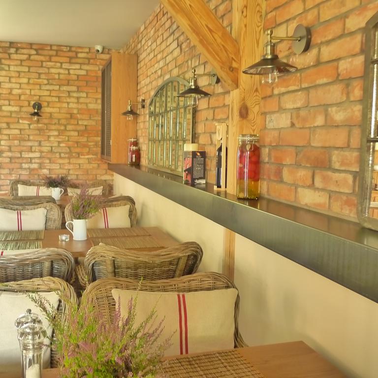 Dom Mlynarza Hotell Zukczyn Exteriör bild