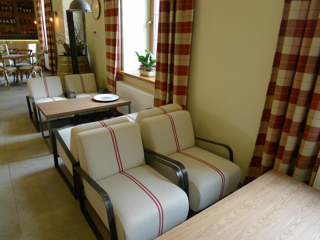 Dom Mlynarza Hotell Zukczyn Exteriör bild