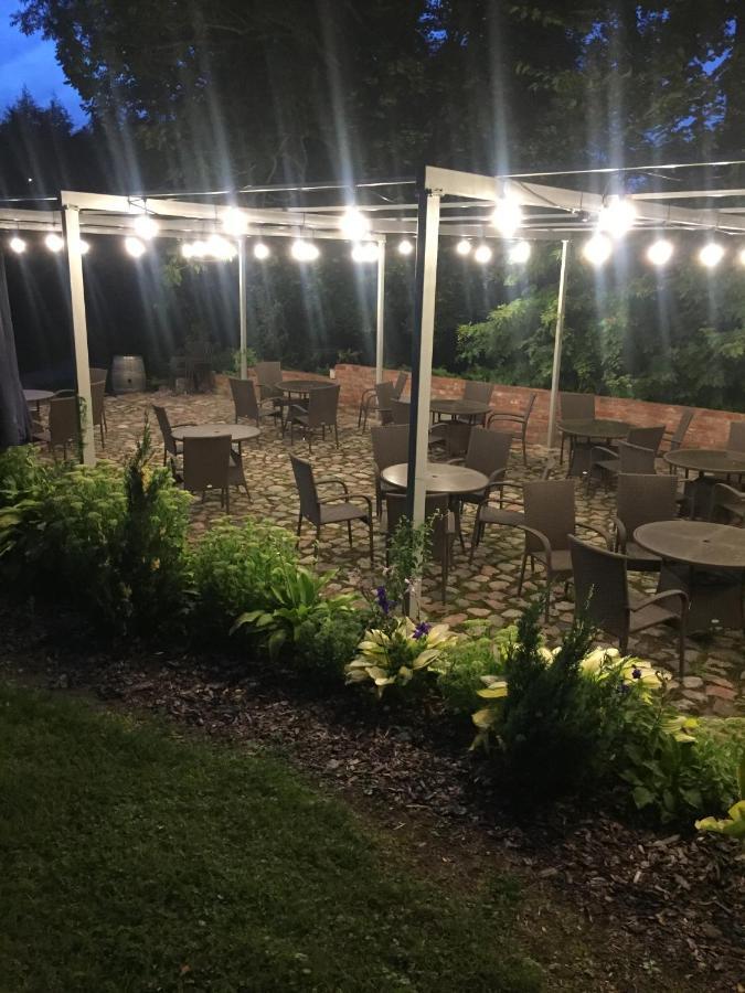 Dom Mlynarza Hotell Zukczyn Exteriör bild